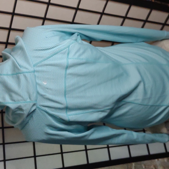 Hoody Pullover with thumb hole sleeves - Picture 3 of 6